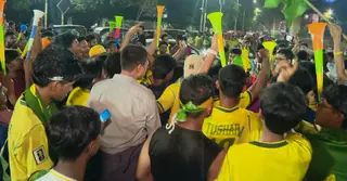 বড় পর্দায় খেলা দেখতে ঢাবিতে হাজারো মানুষের ঢল, ব্রাজিলের জয়ে উৎসব টিএসসিতে